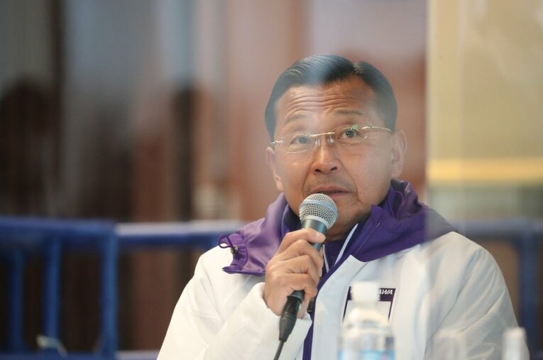 大逆転劇を演じた駒澤大学を率いる大八木弘明監督 ／ photograph by JMPA