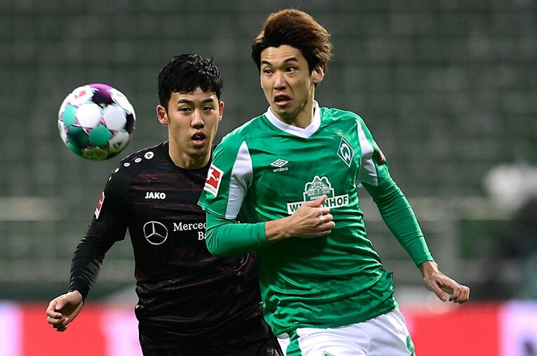 第10節では大迫勇也とマッチアップする場面があった遠藤航。その1対1能力は、ドイツでもトップレベルになりつつある ／ photograph by Getty Images