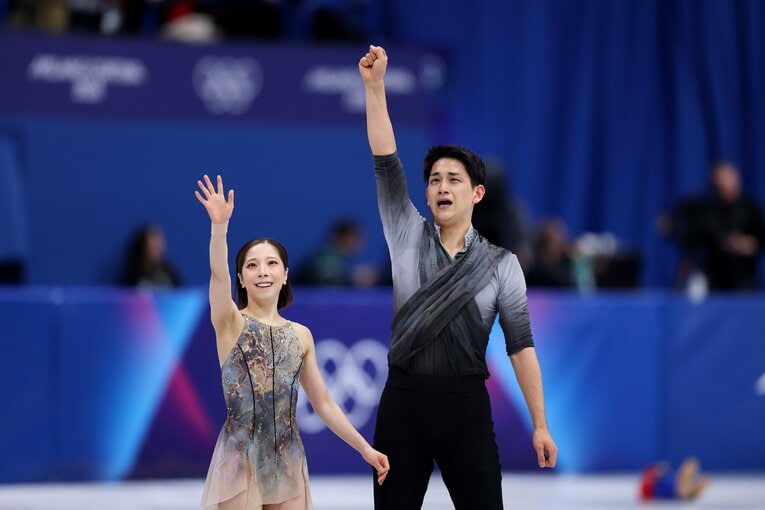 ミラノ五輪フリーで最高の笑顔を見せたりくりゅう　©AFLO