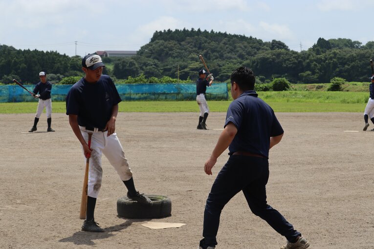 選手を指導する加美農業高校・佐伯友也監督