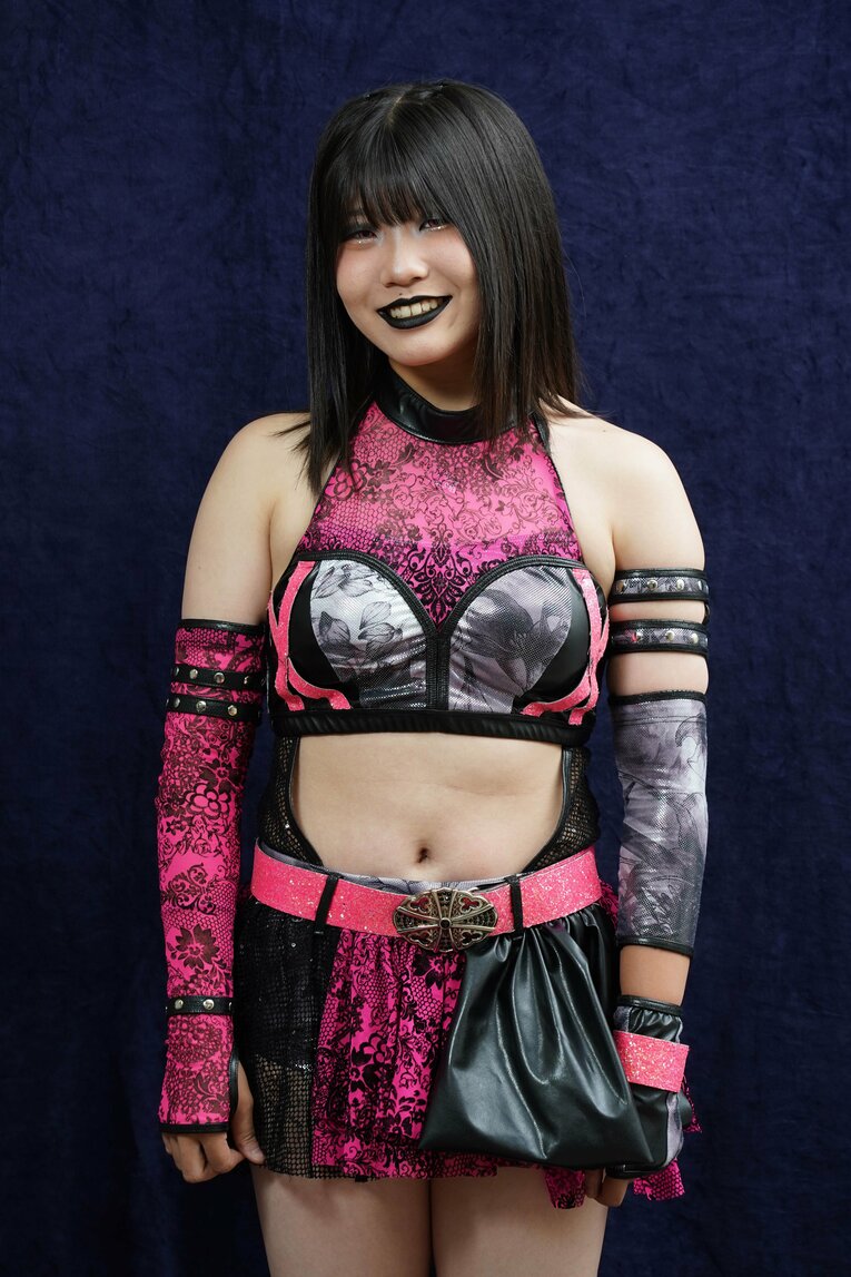 “女子高生でヒールで双子”スターダム吏南が語った木村花への思い「花さんがいなかったら、プロレスをやめていた」《特別グラビア》(28)