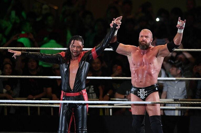 WWEという団体でCOO（最高執行責任者）も務めているトリプルH（右）。レジェンドとも言える選手が中邑真輔と組んだ……ということに大きな意義が。 ／ photograph by Essei Hara