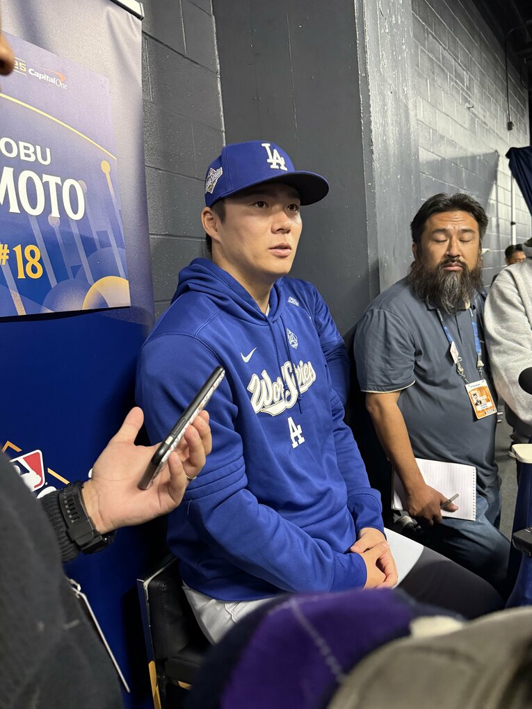 【“テレビに映らない”WS写真】前日会見の山本由伸…写真はまだまだ続きます　©Naoyuki Yanagihara