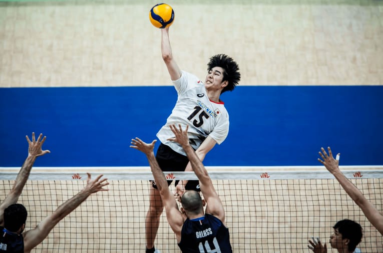 甲斐優斗（VNLイタリア戦）　©︎Volleyball World