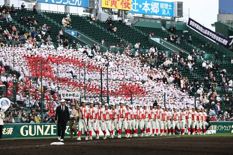 【超楽しそうで礼儀正しい…智弁和歌山ナイン＆監督のテレビに映らない表情／全10枚】©Hideki Sugiyama