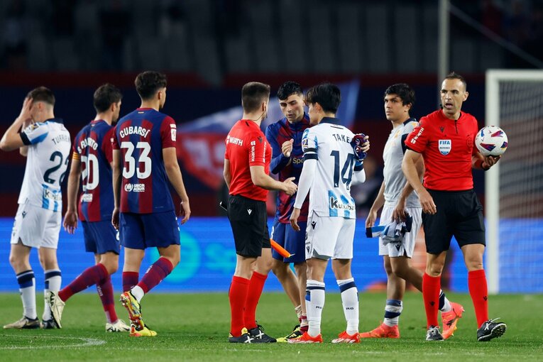 試合後、ペドリから挨拶を交わされた　©Daisuke Nakashima