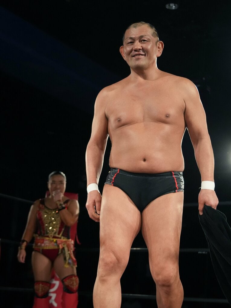 鈴木みのるは笑みを浮かべてリングに入った　©Essei Hara