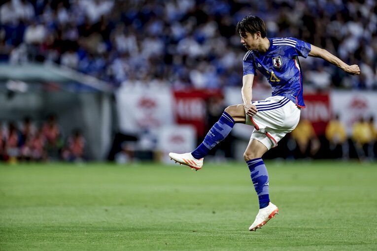 ペルー戦の22分、先制弾となった伊藤洋輝のミドルシュート　©Kiichi Matsumoto