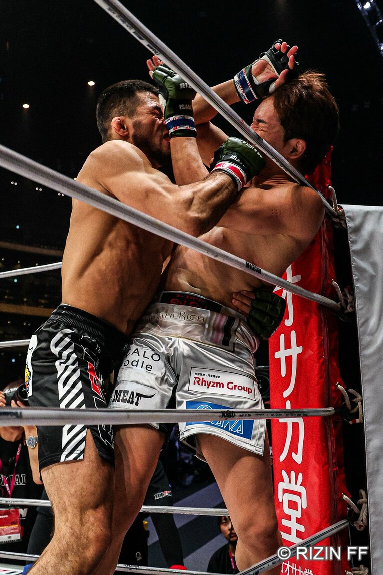 朝倉未来vsシェイドゥラエフ【スワイプするとそのほかの写真もご覧になれます】　©RIZIN FF