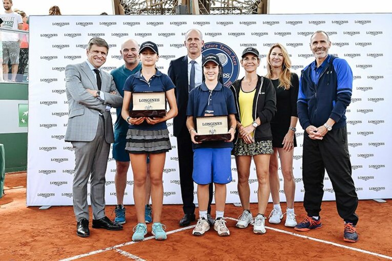 エッフェル塔の下にクレーコートが出現。「未来のエース」が繰り広げた熱い戦い。(12)