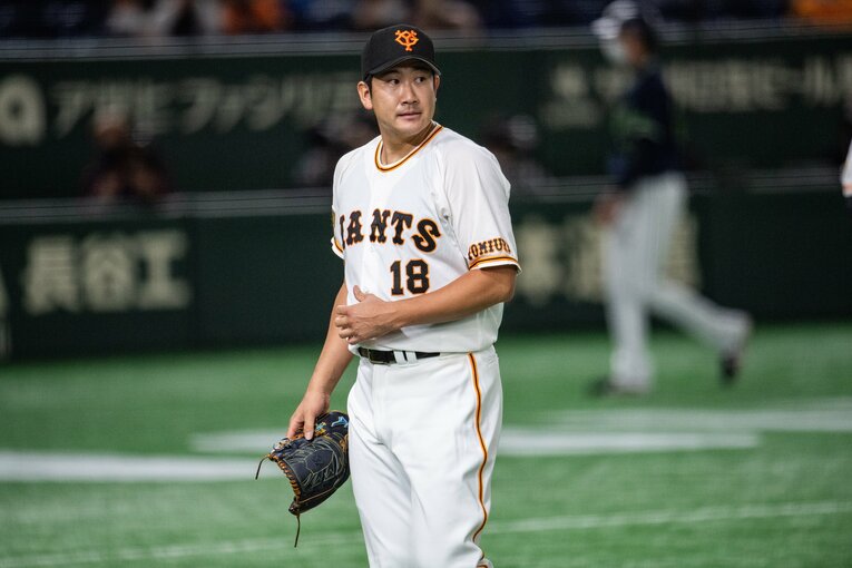 エース菅野智之は5月に右肘の違和感で二軍へ。今季は19試合に登板し6勝7敗　©Nanae Suzuki