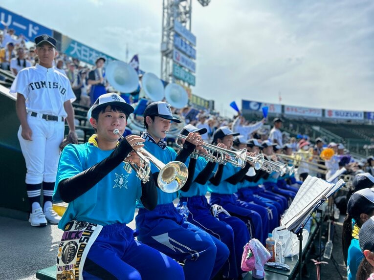 暑さ対策で、アームカバーをつけて演奏する生徒が多く見られた ©Yukiko Umetsu