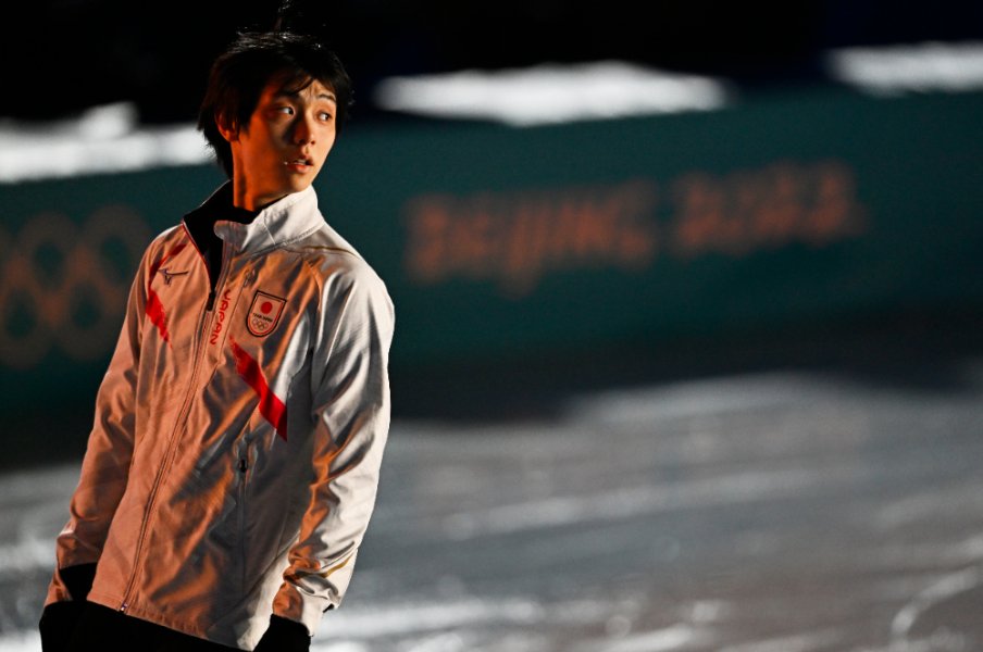 羽生結弦の“かわらない”姿勢…北京五輪を現地取材の記者が目撃した気遣いと求心力《エキシビ練習後の「手伝い」は“特別”ではない》<Number Web> photograph by Sunao Noto/JMPA