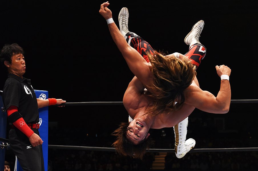 崩れ落ちた飯伏幸太が怪しい復活。「プロレス研究所」ってなんだ?<Number Web> photograph by Essei Hara