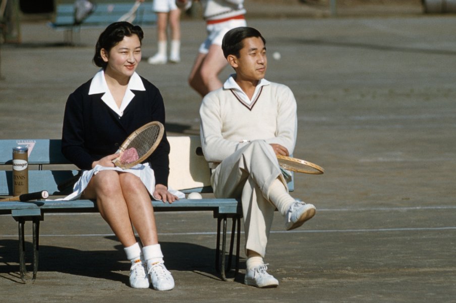 皇室とテニス「美智子さまとペアを組んで…」「いいフォアーハンドをドンドン打たれる」招待選手たちが明かす“上皇ご夫妻との秘話”<Number Web> photograph by JIJI PRESS