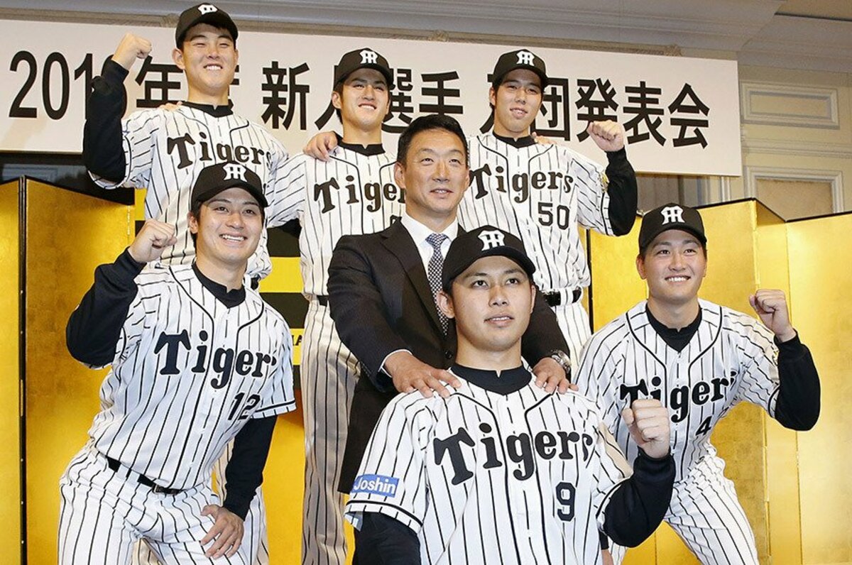 ルーキーの 危ないネタ に笑う 金本新監督の豪快なムードづくり ドラフト会議 プロ野球 number web ナンバー