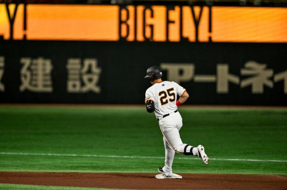 亀井善之選手 100HR ゴールドプレート 野球