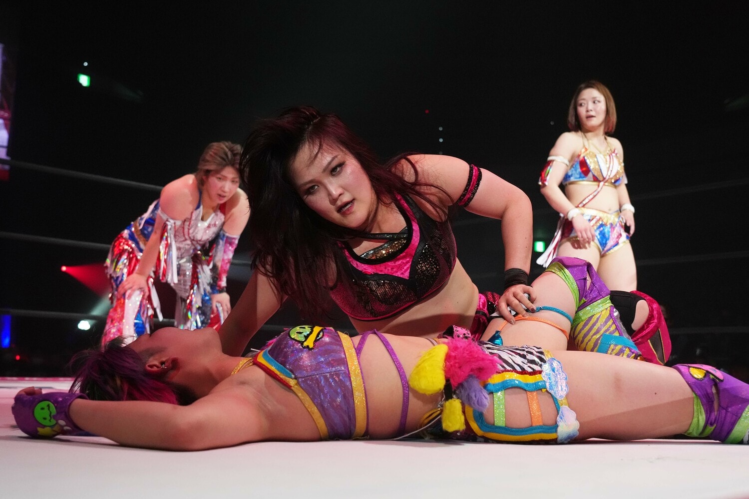 スパーク・ラッシュに敗れた山下実優と遠藤有栖組。3月29日、両国国技館　©Essei Hara