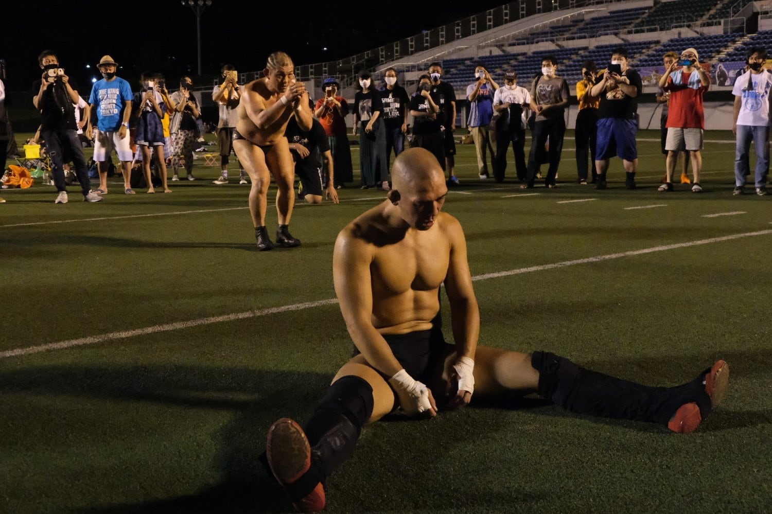 鈴木みのるが五郎丸ばりの構えから…