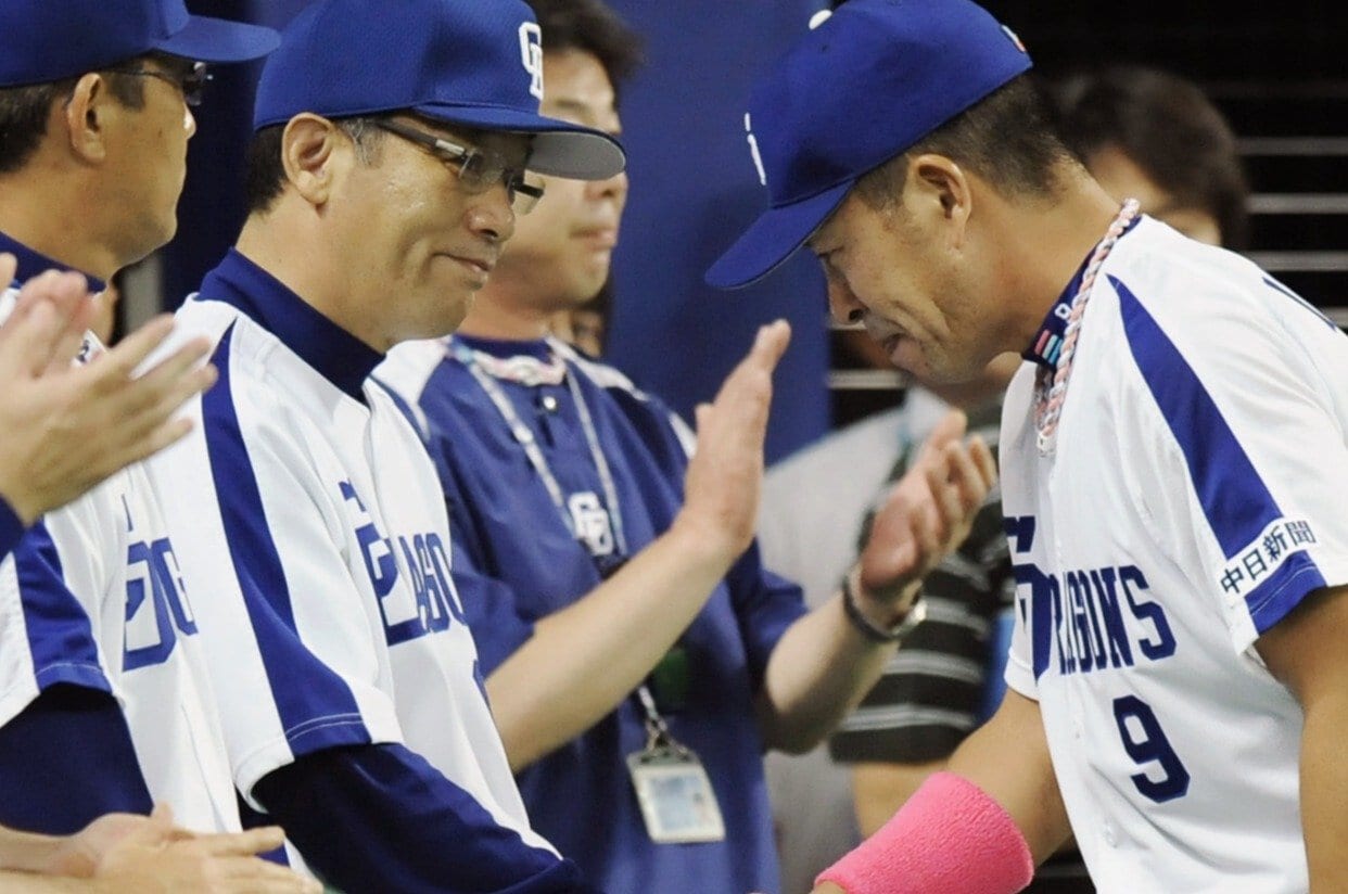 落合博満から戦力外通告「お前はコーチやれ」中日・井上一樹監督、立浪前監督とは何が違う？「立浪さんはオーラがありました。でも…」ドラゴンズ主力が証言＜Number Web＞ photograph by KYODO