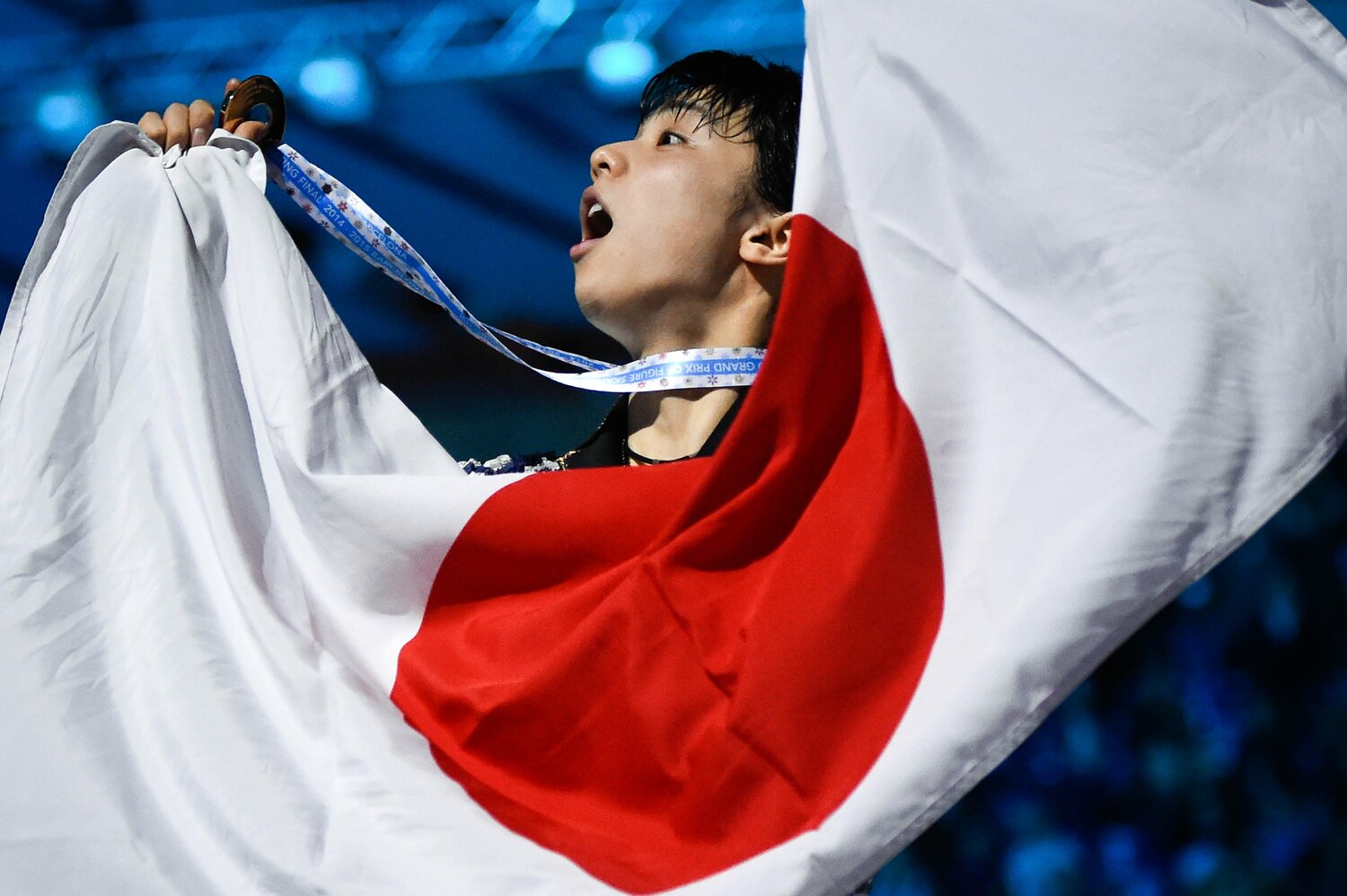 2014/15グランプロファイナルの表彰式での羽生　©Getty Images