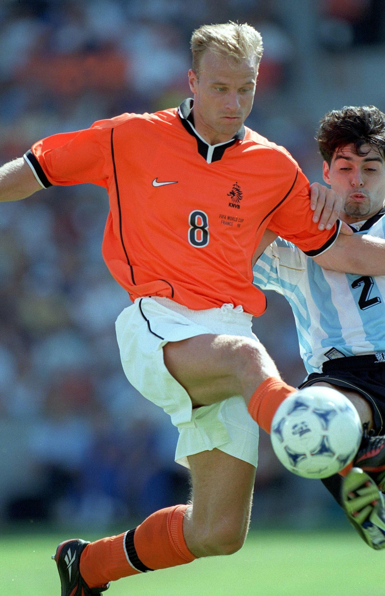 ベルカンプといえば1998年W杯、アルゼンチン戦での“神トラップ”からのゴールも印象的だ　©Getty Images