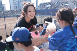 「競輪選手みたいな足だね」“セクハラおじさん”に元中日ビール売り子が本音…「二軍球場でワンオペ」仕事中にあった驚きのドラマ「プロポーズの相談を…」