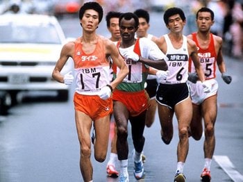 33年前、大迫傑よりも速いペースで。一緒に走って感じた中山竹通の殺気。＜Number Web＞ photograph by BUNGEISHUNJU/JMPA