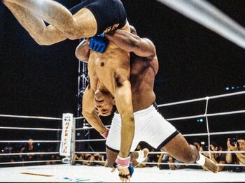 「首の骨が折れたのでは」カメラマン戦慄の強烈スラムから大逆転…“柔術マジシャン”ノゲイラがボブ・サップ戦で見せた不屈の闘志＜Number Web＞ photograph by Susumu Nagao