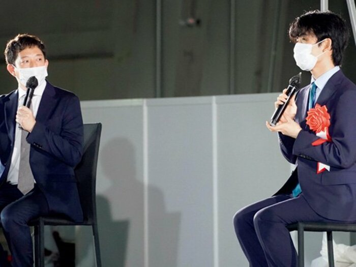 サバンナ高橋「藤井聡太竜王は“負の感情”がない方なんちゃうかな」「頂いた“飛翔”の色紙を…」“観る将芸人”が藤井将棋に魅了されたワケ＜Number Web＞ photograph by KYODO