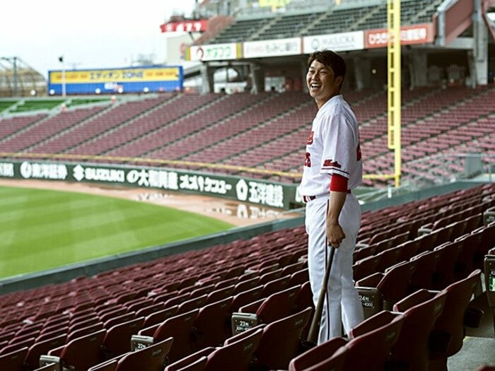【FAウラ話】裏切りの移籍…新井貴浩「ずっと広島にいたら、カープの魅力がわからなかったかもしれない」＜Number Web＞ photograph by Takuya Sugiyama