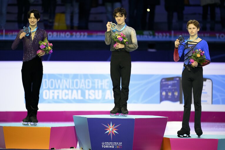 表彰式、銅メダルはマリニン（アメリカ）　©Asami Enomoto