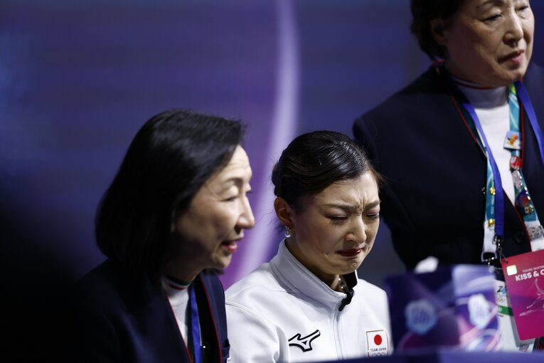 ミラノ五輪女子シングルフリー、坂本の“絶望の涙”…しかし、アリサ・リュウが…。（写真は右に続きます）　©Sunao Noto/JMPA