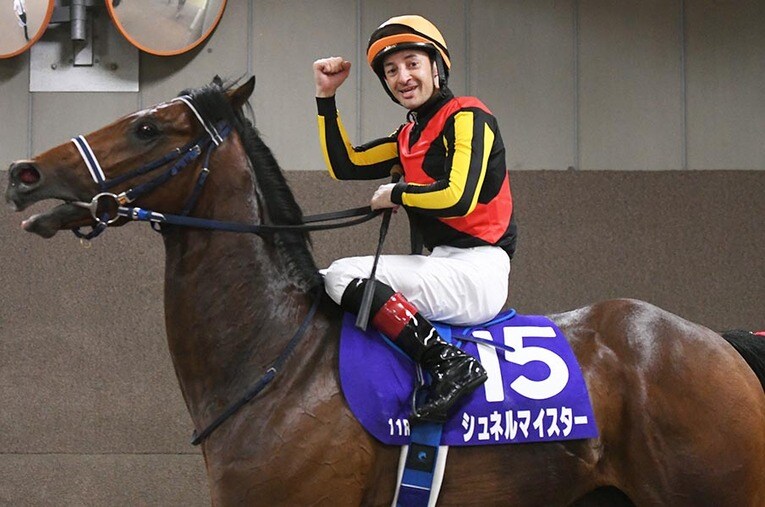 今年5月、NHKマイルを制したシュネルマイスターとクリストフ・ルメール ／ photograph by Sankei Shinbun