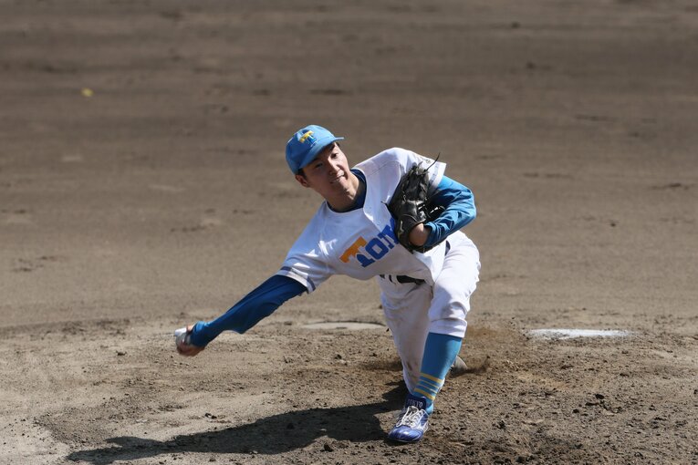 プロで通用するサブマリンの条件…まずは柔軟性！　©Shigeki Yamamoto