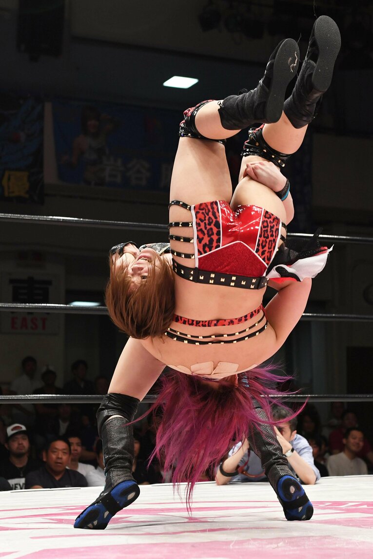 紫雷イオvs.岩谷麻優。2017年6月21日、後楽園ホール　©Essei Hara