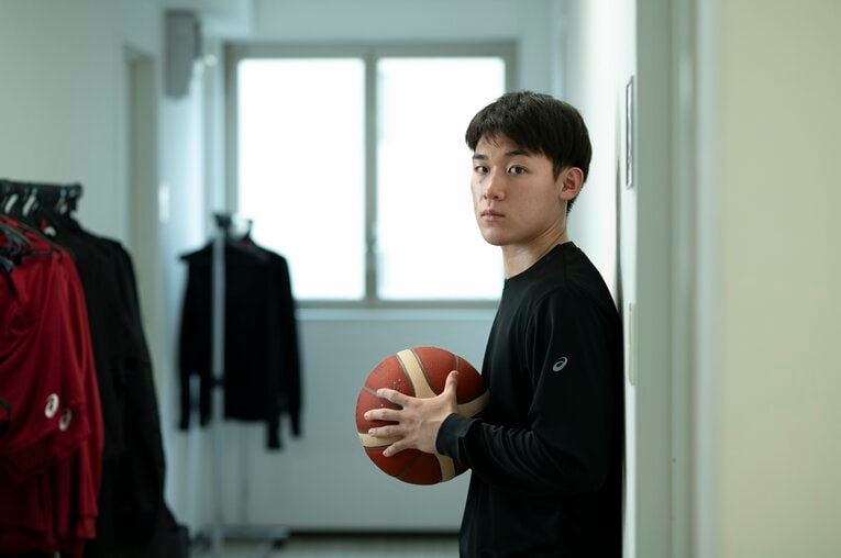 今季から川崎ブレイブサンダースに加入した岡田。スペインでは17歳でプロデビューを果たした　©︎Tadashi Hosoda