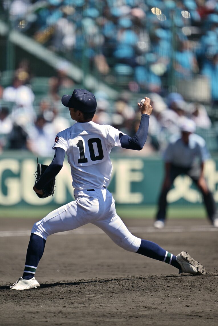 沖縄尚学・新垣有絃の投球フォーム（3枚目／全8枚） ©Hideki Sugiyama