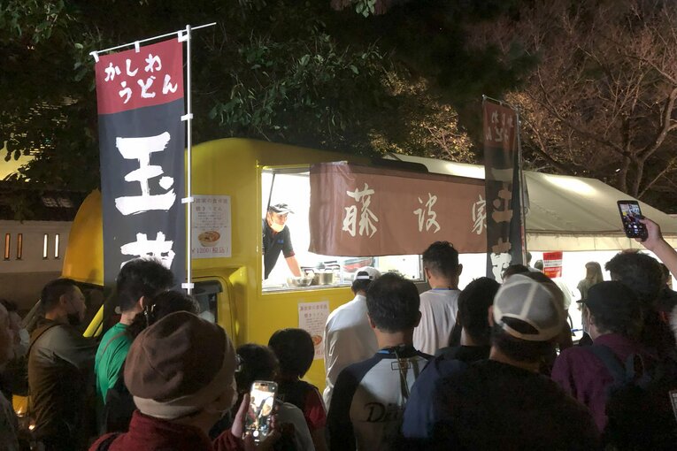 「藤波家の食卓」のキッチンカー　©Essei Hara