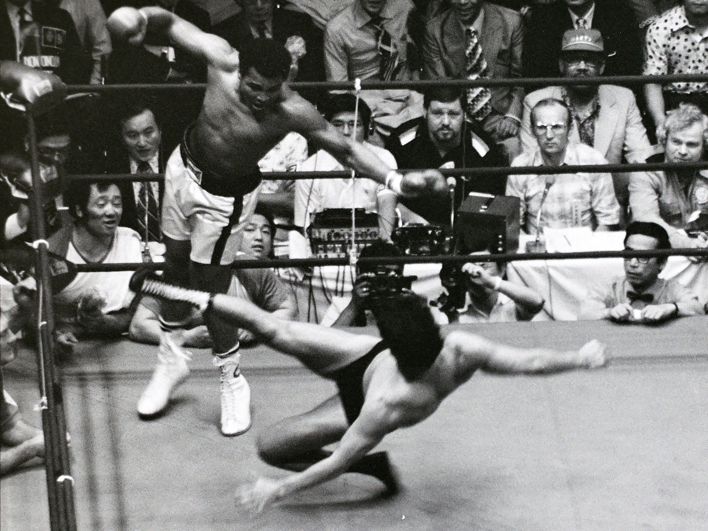 まさか こんなに至近距離で撮影ができるとは 猪木vsアリを激写したカメラマン 当時大学生 の証言 時間の感覚がなくなった Number Web Goo ニュース