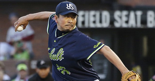 東京　ヤクルトスワローズ　館山昌平選手 スパイクシューズ 25番　現役当時 東京ヤクルトスワローズ館山昌平選手 スパイクシューズ 25番現役当時