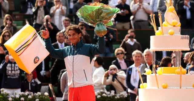 赤土の王者”ナダルが35歳に 全仏恒例の「特大ケーキで祝福」は16年前の