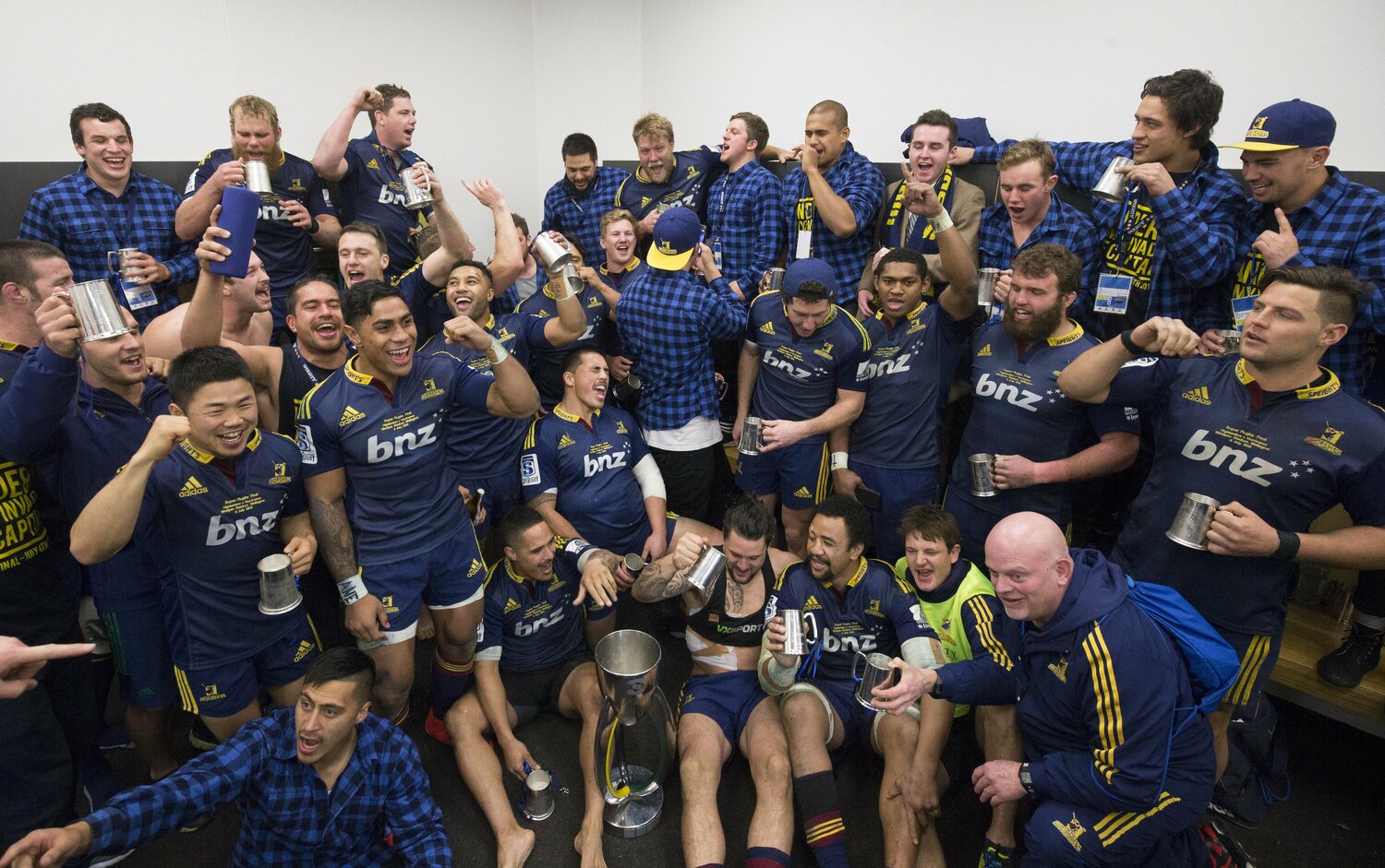 ハイランダーズのスーパーラグビー初優勝に貢献した田中史朗（左）　©︎AFLO