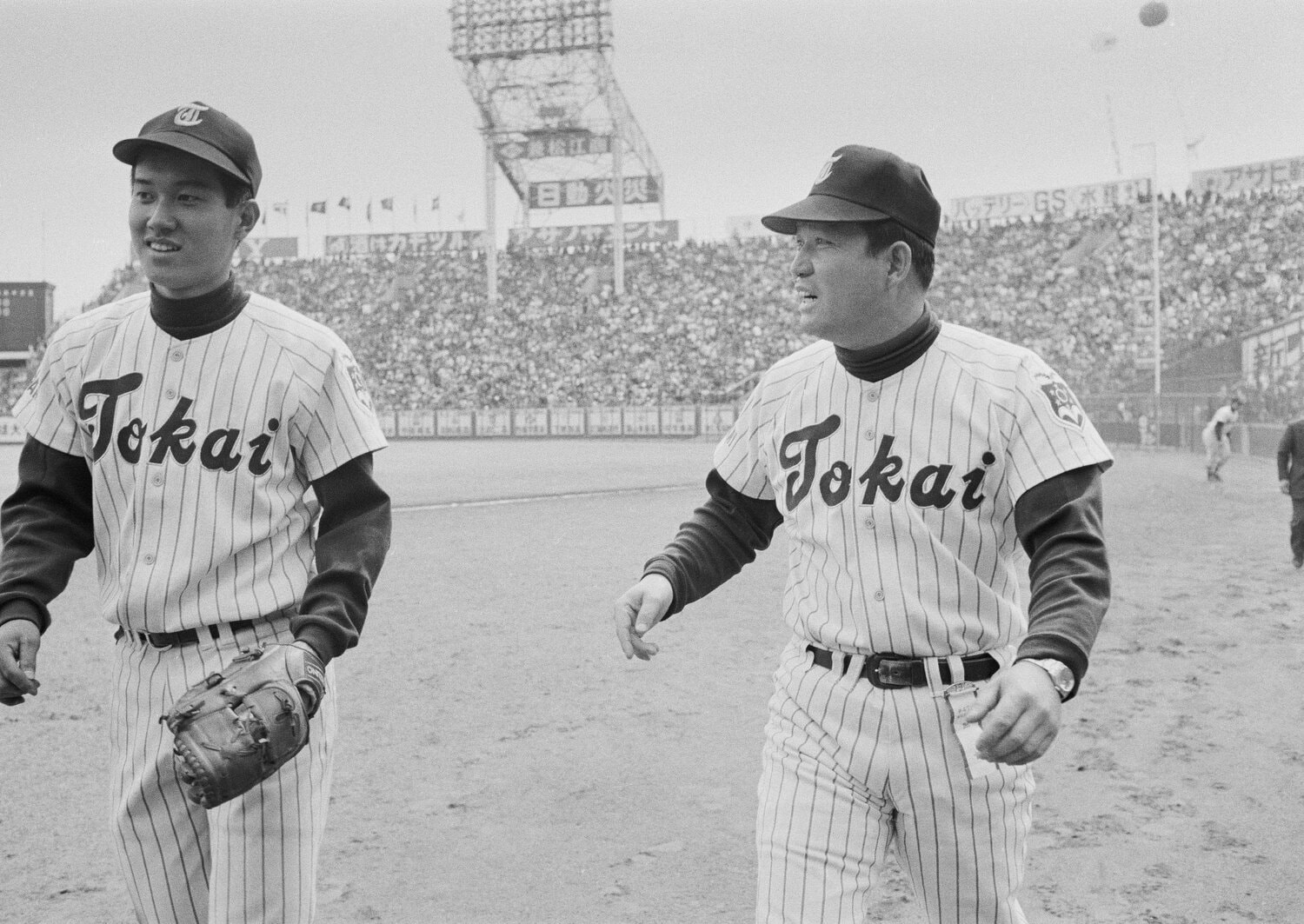 1975年春のセンバツ。東海大相模高の原貢監督（右）と原辰徳父子　©JIJI PRESS