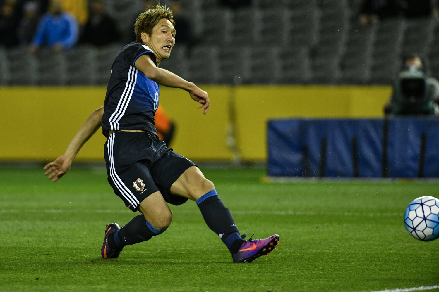 本田圭佑のパスに抜け出した原口元気の先制ゴール　©Takuya Sugiyama