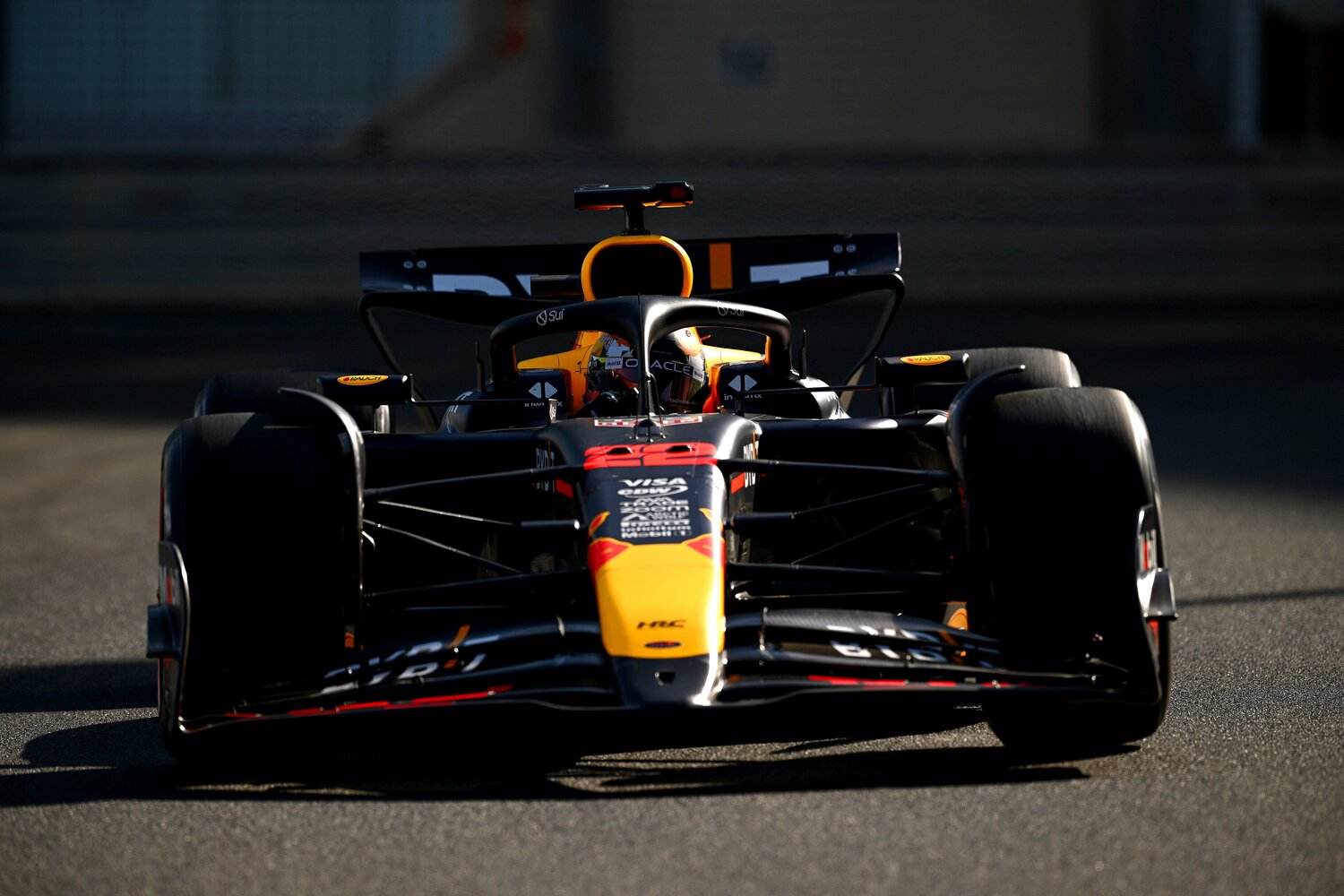 昨年12月のテスト走行シーン。23年シーズンまでの圧倒的な強さを失ったレッドブルで角田はどんな走りを見せるのか　©Getty Images / Red Bull Content Pool
