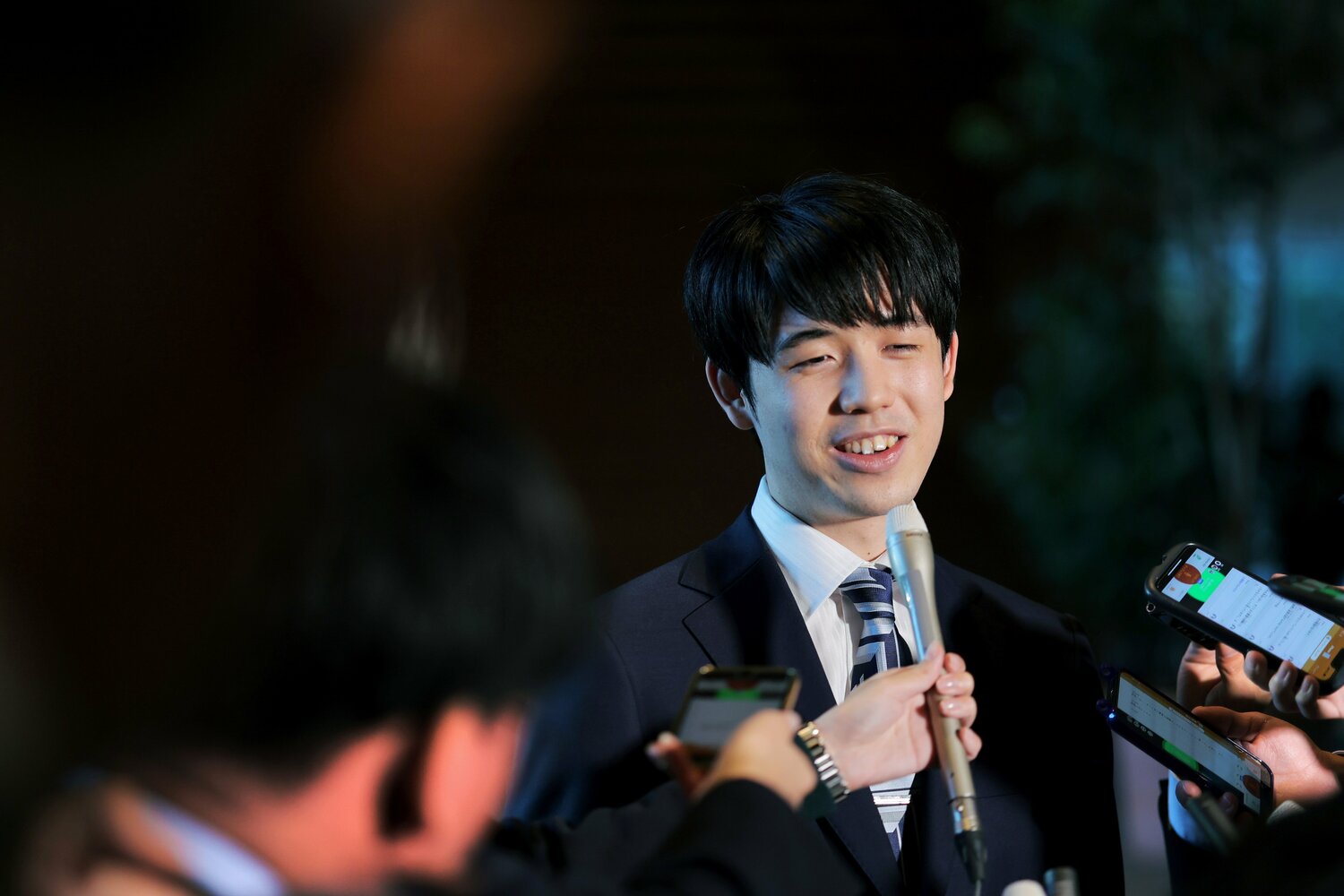 11月、内閣総理大臣顕彰授与のため、首相官邸を訪れた藤井　©JIJI PRESS