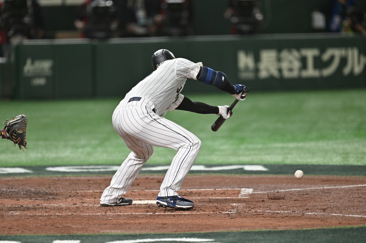 大谷のセーフティバント（1／2）©Naoya Sanuki