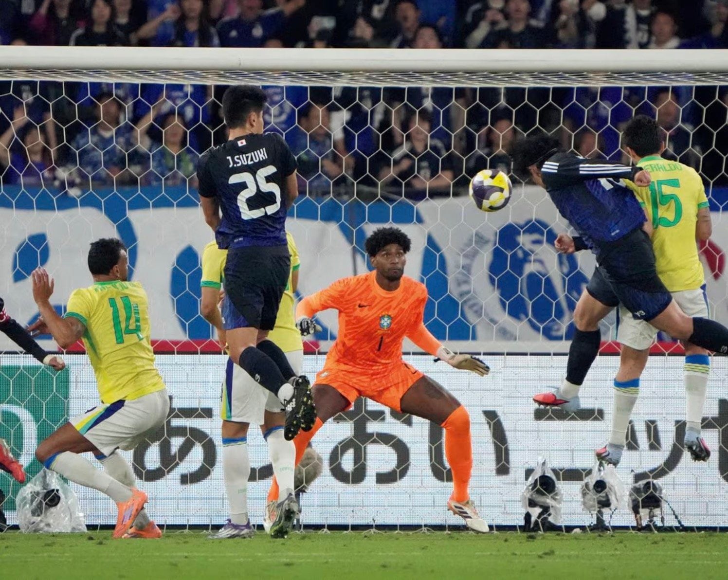昨年のブラジル戦では71分に勝ち越しゴール。伊東純也が蹴ったCKに後ろから飛び込んで合わせる完璧なヘディングだった ©Getty Images