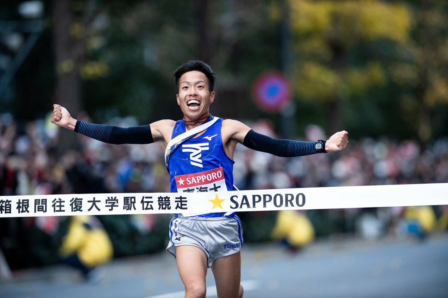 郡司は満面の笑みでゴール　©Yuki Suenaga